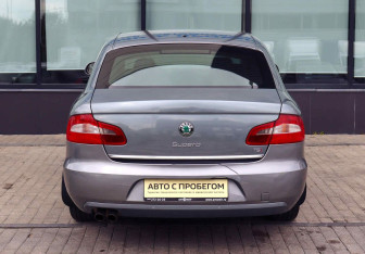 Подержанный автомобиль Skoda Superb Liftback 2011 года (4 фото)