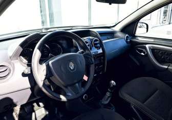 Подержанный автомобиль Renault Duster 2017 года (15 фото)