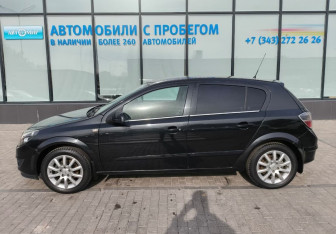 Подержанный автомобиль Opel Astra Hatchback 2013 года (2 фото)