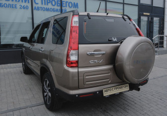 Подержанный автомобиль Honda CR-V 2004 года (3 фото)
