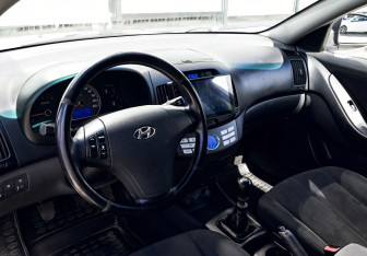 Подержанный автомобиль Hyundai Elantra Sedan 2007 года (14 фото)