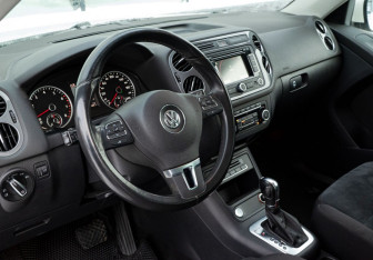 Подержанный автомобиль Volkswagen Tiguan 2013 года (17 фото)