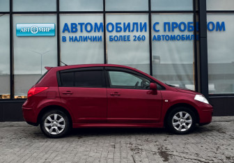 Подержанный автомобиль Nissan Tiida Hatchback 2012 года (6 фото)