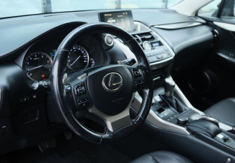 Подержанный автомобиль Lexus NX 2015 года (9 фото)