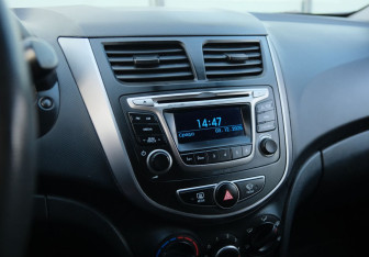 Подержанный автомобиль Hyundai Solaris Hatchback 2015 года (11 фото)