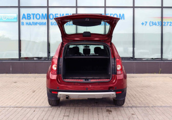 Подержанный автомобиль Renault Duster 2014 года (18 фото)