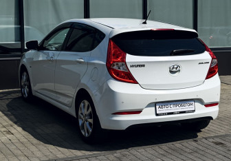 Подержанный автомобиль Hyundai Solaris Hatchback 2014 года (3 фото)