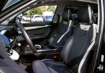Подержанный автомобиль Geely Atlas 2024 года (19 фото)