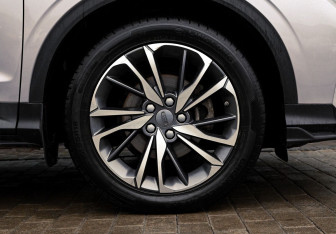 Подержанный автомобиль Geely Coolray 2020 года (22 фото)