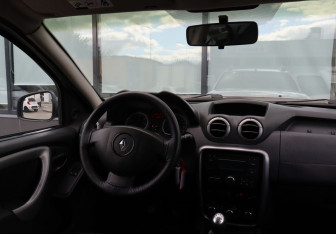 Подержанный автомобиль Renault Duster 2012 года (15 фото)
