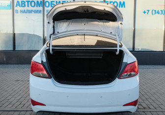 Подержанный автомобиль Hyundai Solaris Sedan 2015 года (19 фото)