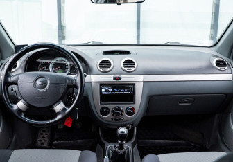 Подержанный автомобиль Chevrolet Lacetti Hatchback 2009 года (12 фото)