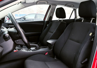 Подержанный автомобиль Mazda 3 Hatchback 2011 года (9 фото)