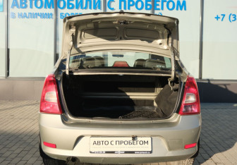 Подержанный автомобиль Renault Logan Sedan 2013 года (17 фото)