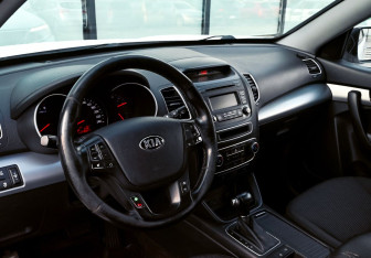Подержанный автомобиль Kia Sorento 2015 года (17 фото)