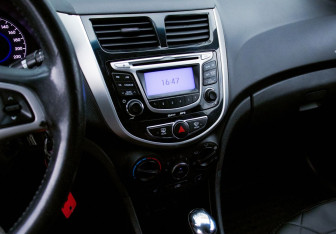 Подержанный автомобиль Hyundai Solaris Sedan 2011 года (11 фото)