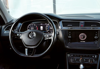 Подержанный автомобиль Volkswagen Tiguan 2018 года (19 фото)