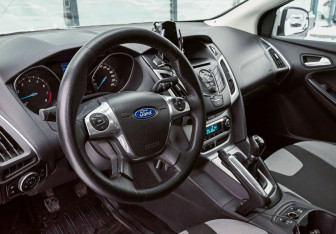 Подержанный автомобиль Ford Focus Sedan 2012 года (10 фото)