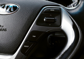 Подержанный автомобиль Kia Rio Sedan 2015 года (13 фото)