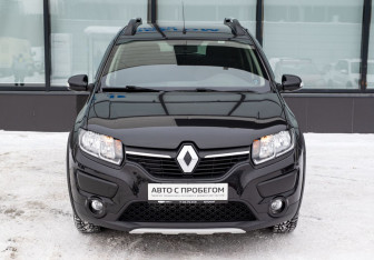 Подержанный автомобиль Renault Sandero 2018 года (8 фото)