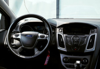 Подержанный автомобиль Ford Focus Hatchback 2013 года (19 фото)