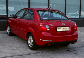 Подержанный автомобиль Kia Rio Sedan 2011 года (3 фото)