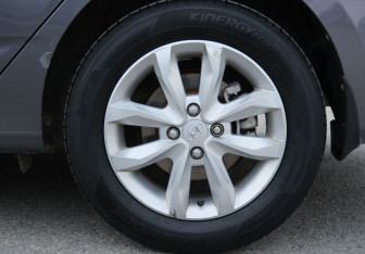 Подержанный автомобиль Hyundai Solaris Sedan 2013 года (20 фото)