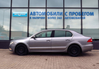 Подержанный автомобиль Skoda Superb Liftback 2011 года (2 фото)