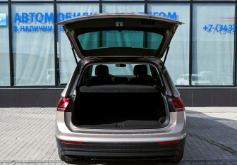 Подержанный автомобиль Volkswagen Tiguan 2019 года (20 фото)