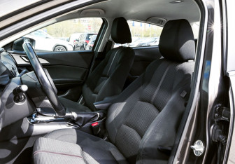 Подержанный автомобиль Mazda 3 Sedan 2017 года (15 фото)