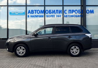 Подержанный автомобиль Mitsubishi Outlander 2013 года (2 фото)