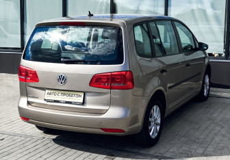 Подержанный автомобиль Volkswagen Touran 2012 года (5 фото)