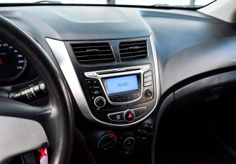 Подержанный автомобиль Hyundai Solaris Hatchback 2012 года (10 фото)