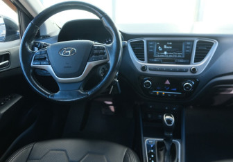 Подержанный автомобиль Hyundai Solaris Sedan 2019 года (10 фото)