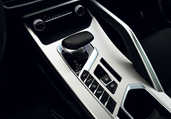 Подержанный автомобиль Geely Coolray 2022 года (10 фото)