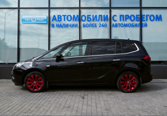 Подержанный автомобиль Opel Zafira Compactvan 2013 года (2 фото)