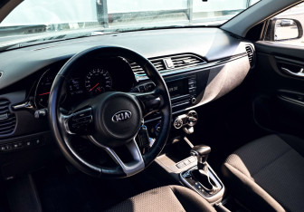 Подержанный автомобиль Kia Rio Sedan 2020 года (15 фото)