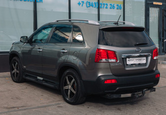Подержанный автомобиль Kia Sorento 2012 года (3 фото)
