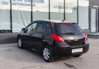 Подержанный автомобиль Nissan Tiida Hatchback 2012 года (3 фото)