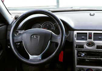 Подержанный автомобиль LADA (ВАЗ) Priora Hatchback 2013 года (17 фото)
