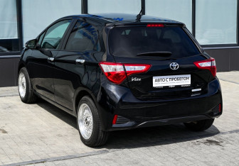 Подержанный автомобиль Toyota Vitz 2019 года (3 фото)