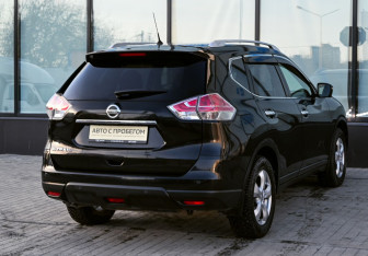 Подержанный автомобиль Nissan X-Trail 2014 года (5 фото)