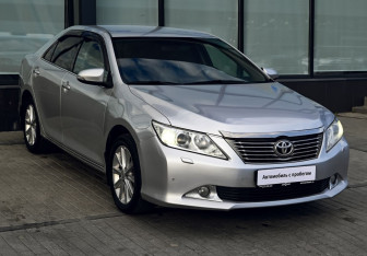Подержанный автомобиль Toyota Camry Sedan 2013 года (7 фото)
