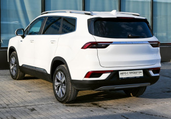 Подержанный автомобиль Geely Okavango 2022 года (4 фото)