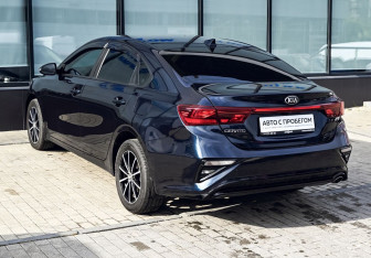 Подержанный автомобиль Kia Cerato Sedan 2021 года (3 фото)