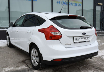 Подержанный автомобиль Ford Focus Hatchback 2012 года (3 фото)