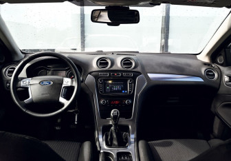 Подержанный автомобиль Ford Mondeo Liftback 2011 года (21 фото)