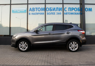 Подержанный автомобиль Nissan Qashqai 2017 года (2 фото)