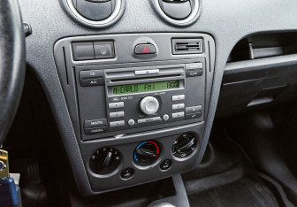 Подержанный автомобиль Ford Fusion 2008 года (13 фото)