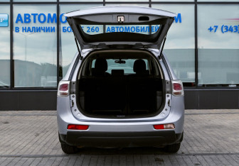 Подержанный автомобиль Mitsubishi Outlander 2013 года (18 фото)